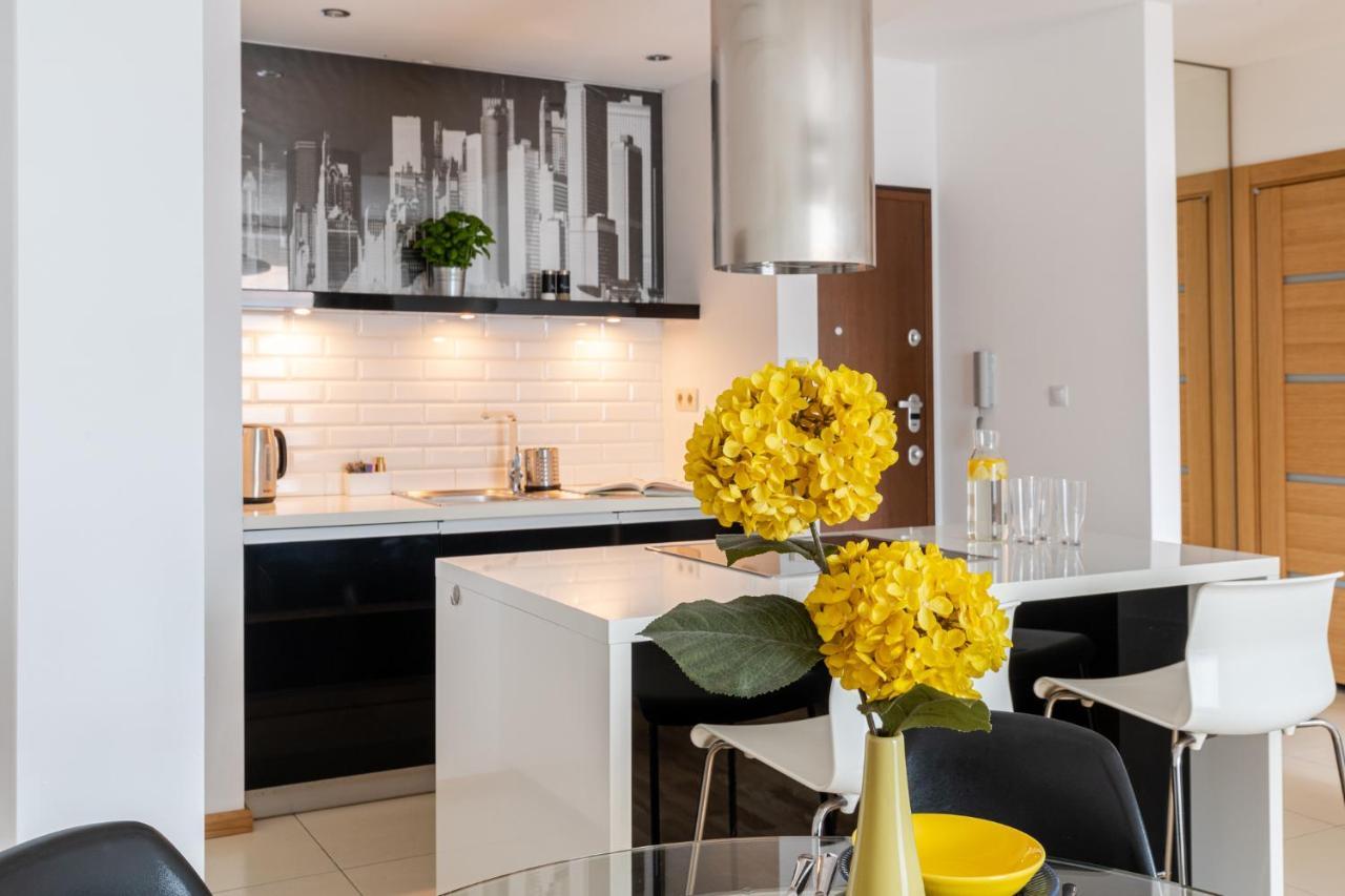 Modern Apartments With Free Parking Spot Краків Екстер'єр фото