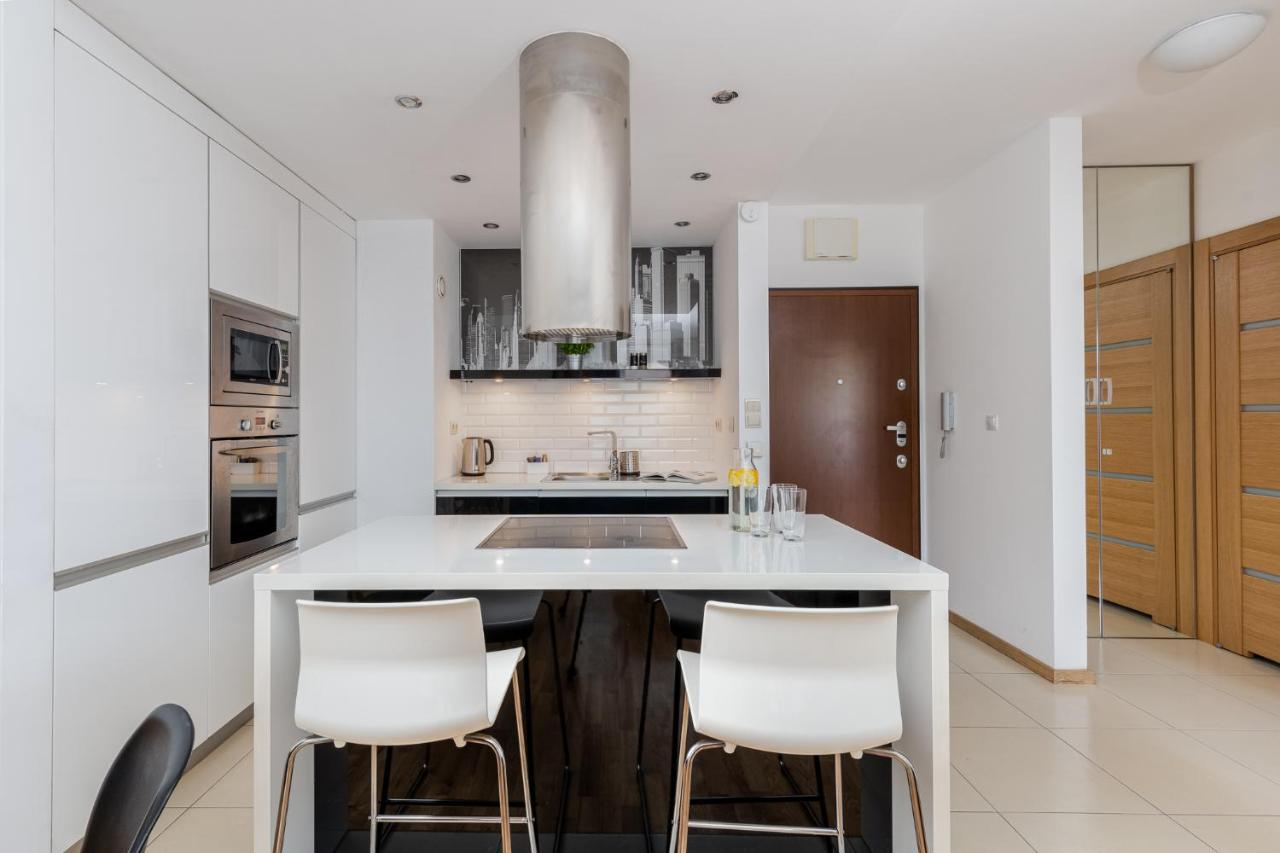 Modern Apartments With Free Parking Spot Краків Екстер'єр фото