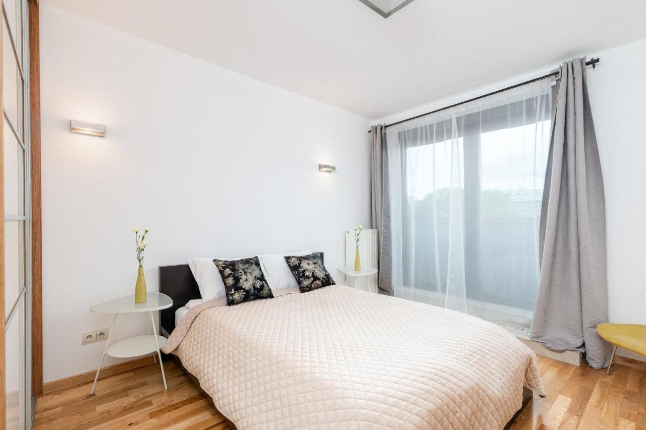 Modern Apartments With Free Parking Spot Краків Екстер'єр фото