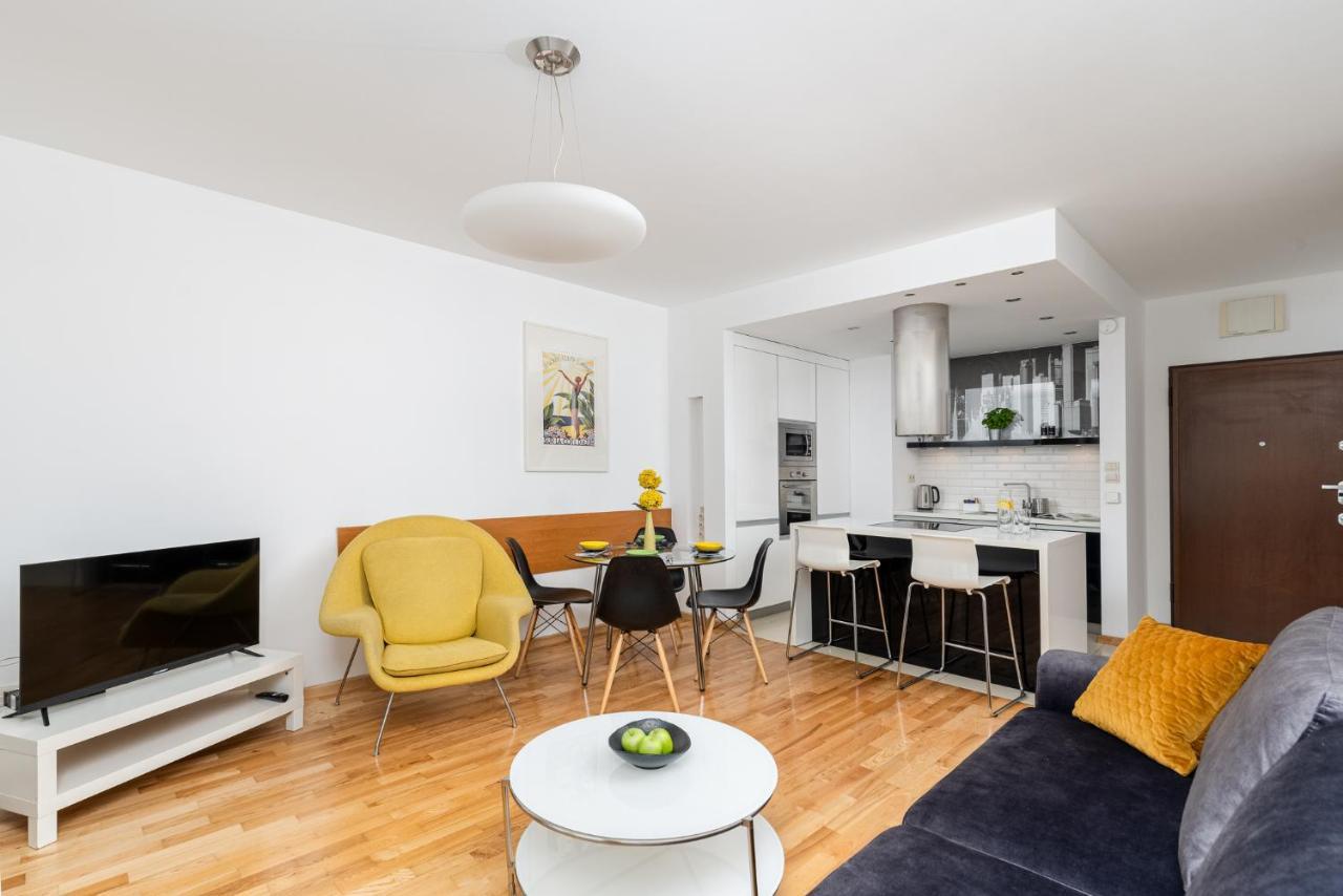 Modern Apartments With Free Parking Spot Краків Екстер'єр фото