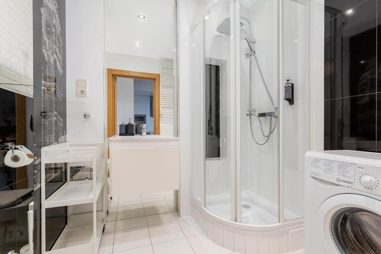Modern Apartments With Free Parking Spot Краків Екстер'єр фото