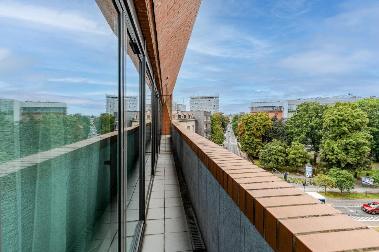 Modern Apartments With Free Parking Spot Краків Екстер'єр фото